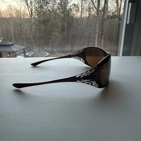 Oakley Liv Shield Sunglasses - Polished Chocolate - Picture 6 of 12